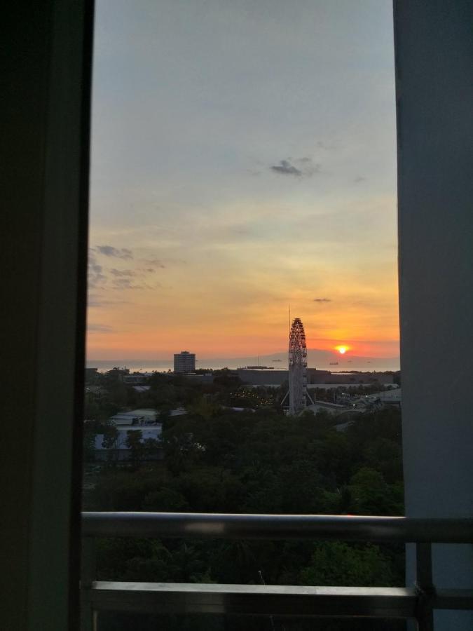 De Luxe, Standard And Studio Suites -The Breeze Residences-Close To Airport,Mall Of Asia, Us Embassy マニラ市 エクステリア 写真