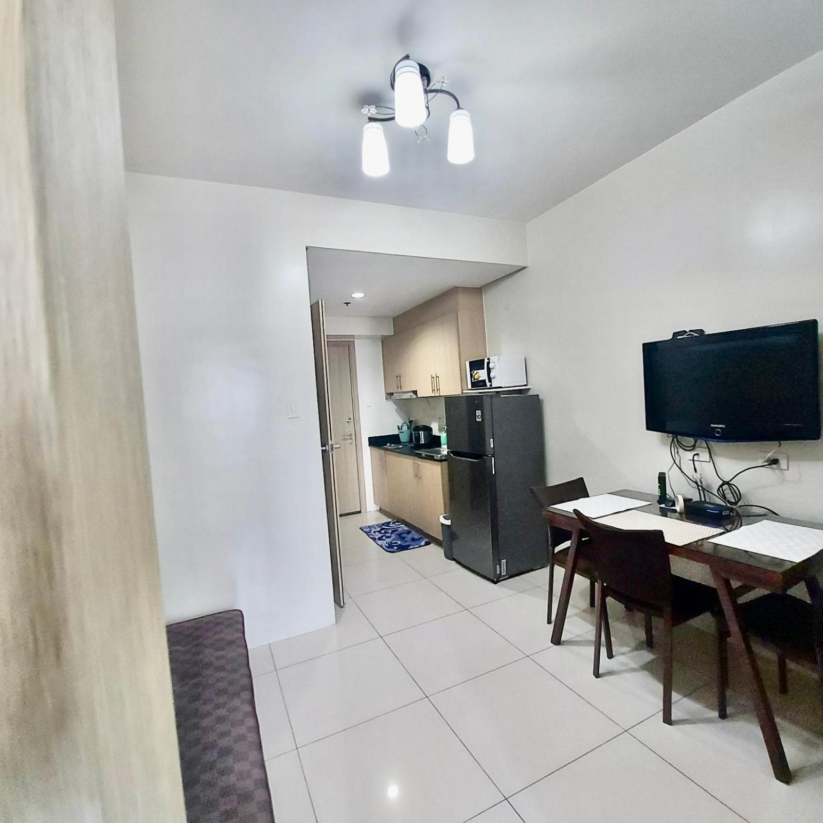 De Luxe, Standard And Studio Suites -The Breeze Residences-Close To Airport,Mall Of Asia, Us Embassy マニラ市 エクステリア 写真