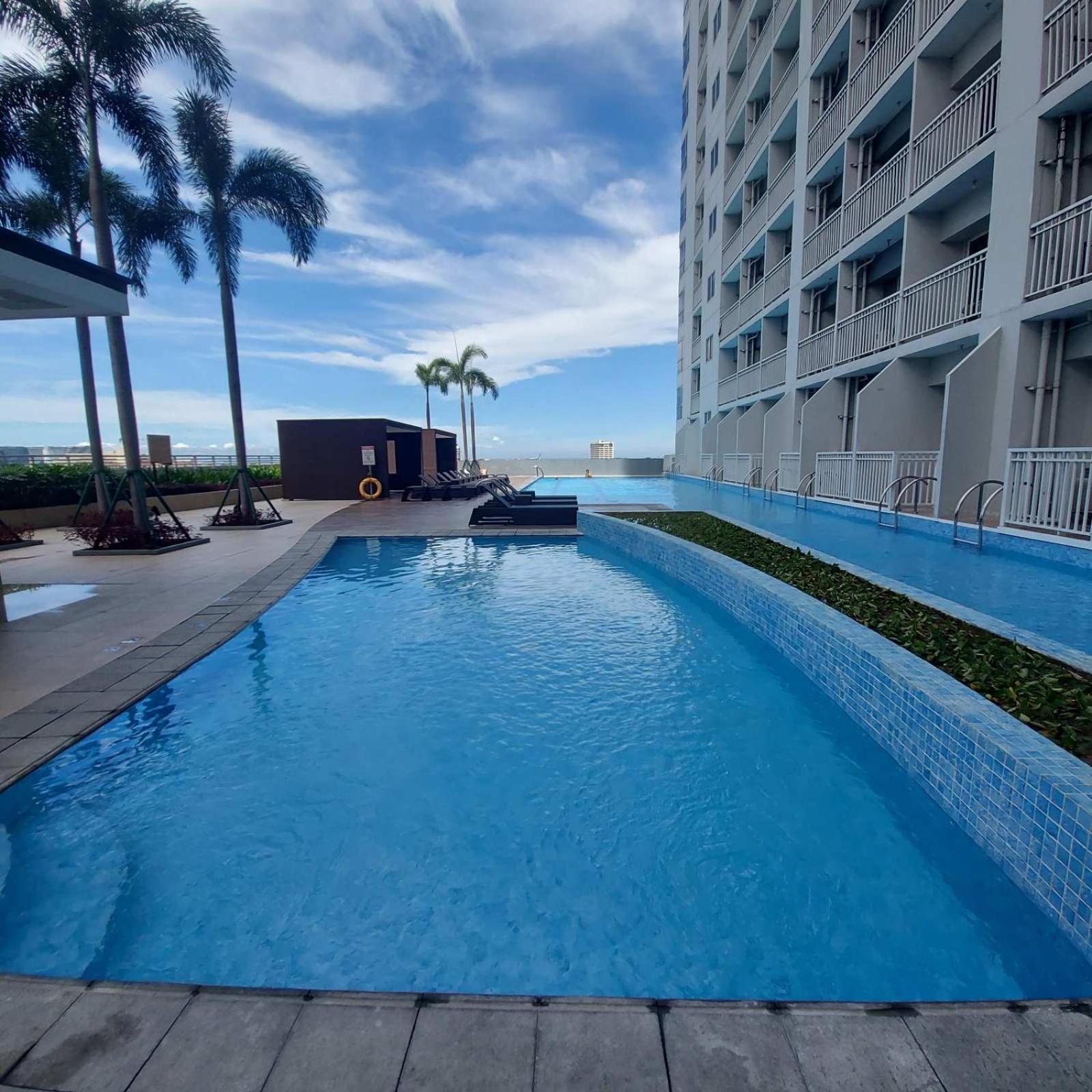 De Luxe, Standard And Studio Suites -The Breeze Residences-Close To Airport,Mall Of Asia, Us Embassy マニラ市 エクステリア 写真